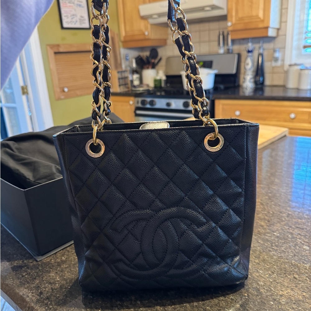 CHANEL Black Quilted Shoulder Bag with Gold Hardware
